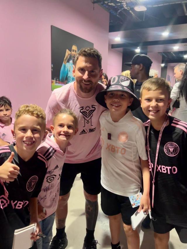 1690112942196040206.jpg 1690112936.jpg