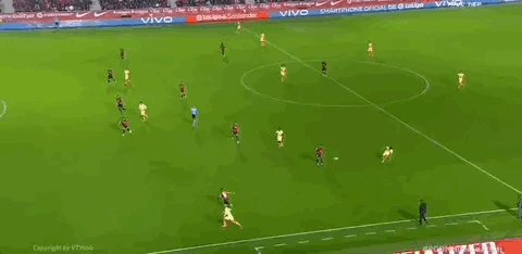 1668032327812099485.gif 这都不进.gif