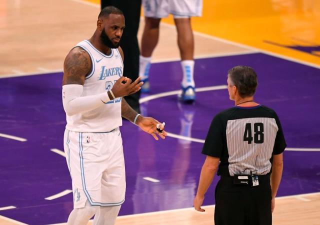 开云官网-疫情下的NBA：球员见到同一名裁判的频率更高了？